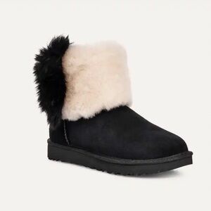 UGG Classic Mini Wisp Black White Boots
NEW IN BOX Size 8 EU 39